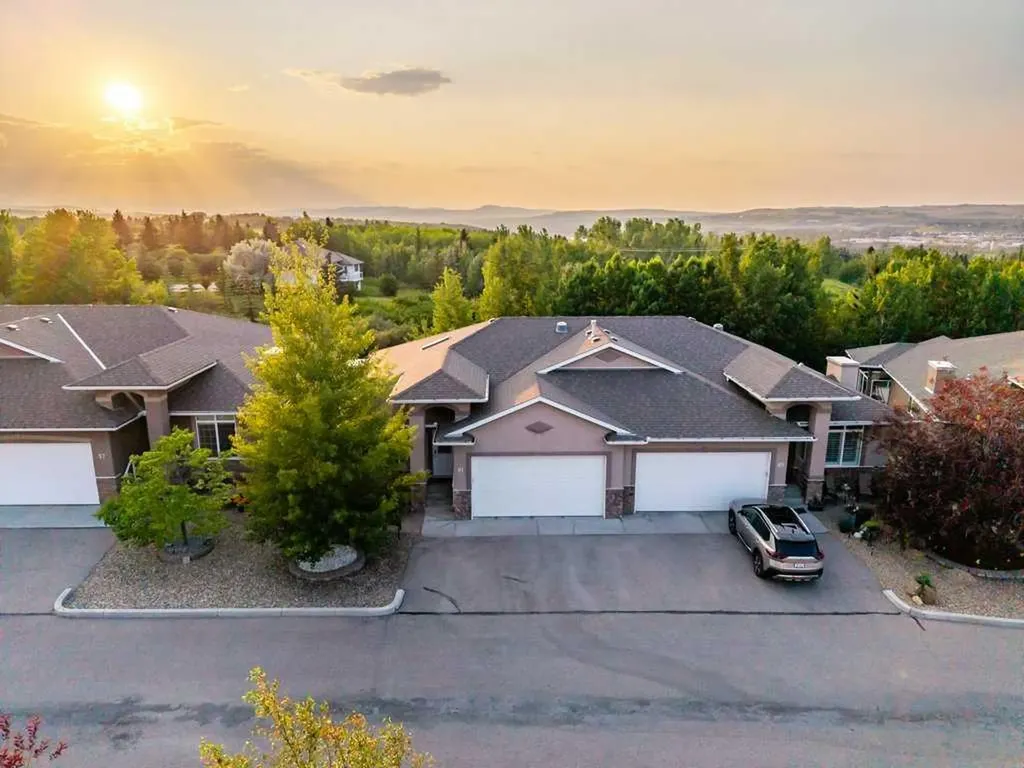61 River Heights View Cochrane AB T4C0E6