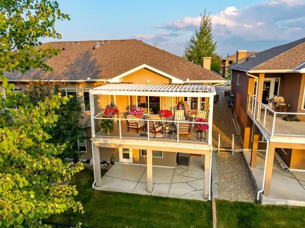 61 River Heights View Cochrane AB T4C0E6