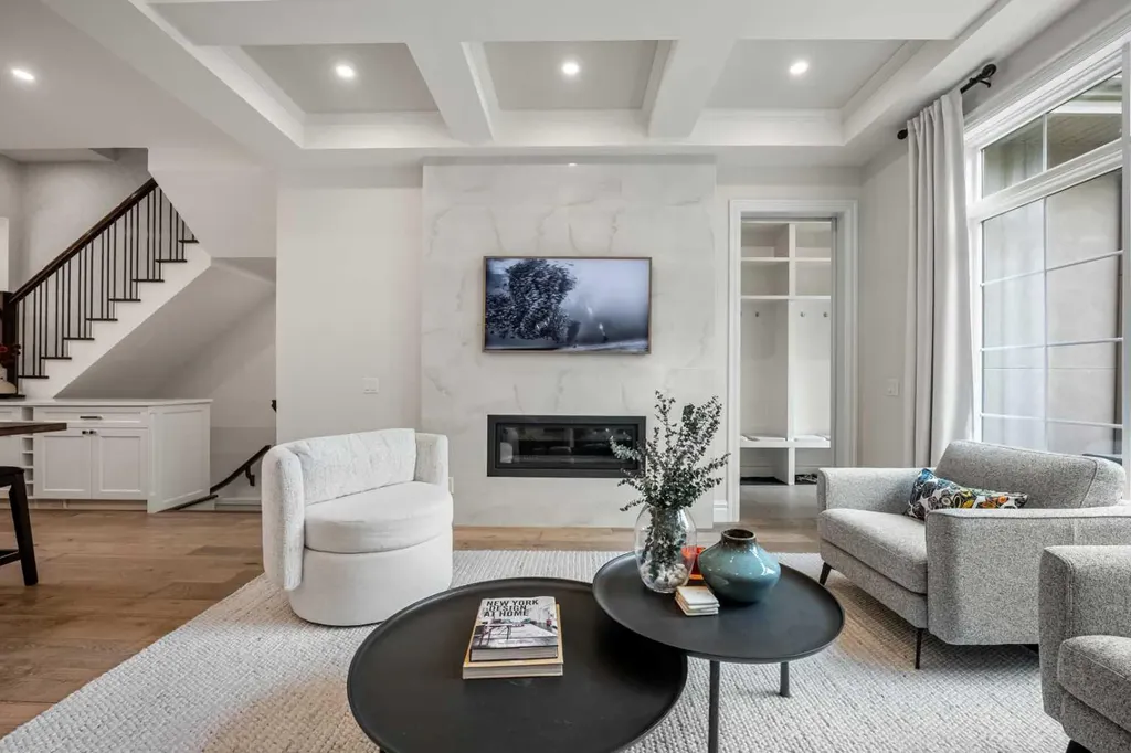 1716 50 Avenue SW Calgary AB T2T 2W1