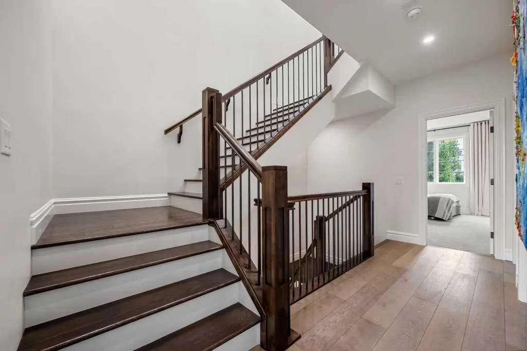 1716 50 Avenue SW Calgary AB T2T 2W1
