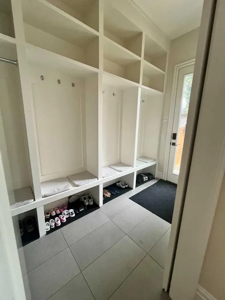 1716 50 Avenue SW Calgary AB T2T 2W1