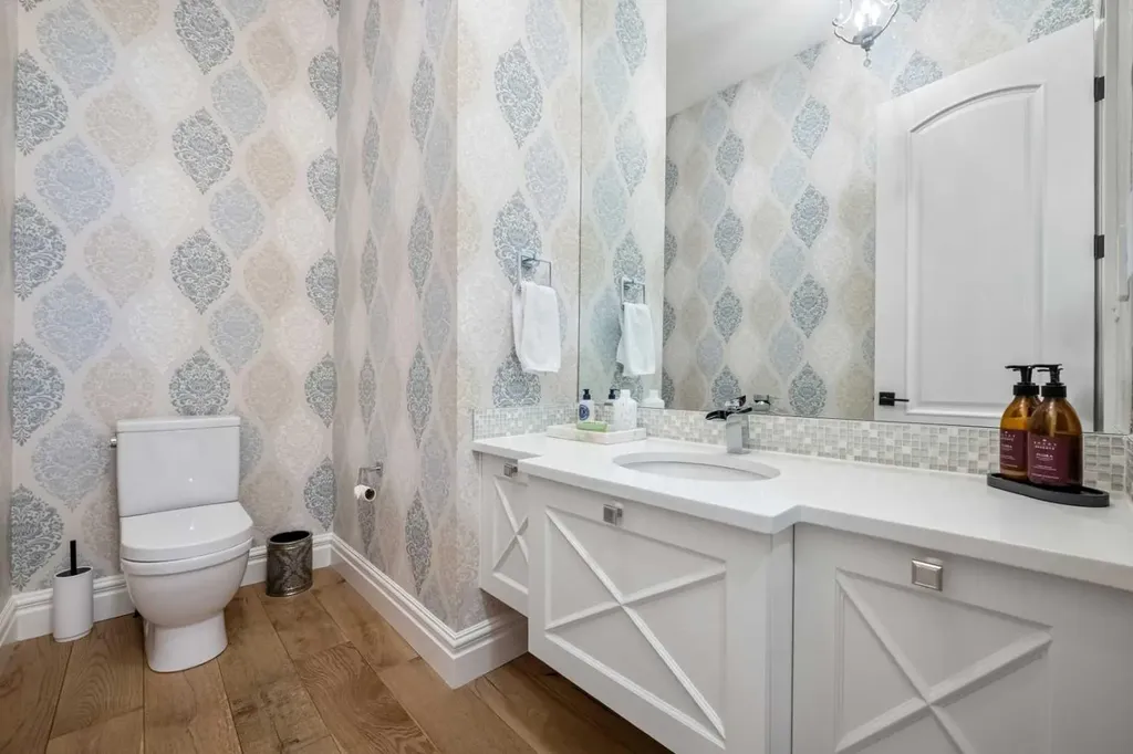 1716 50 Avenue SW Calgary AB T2T 2W1