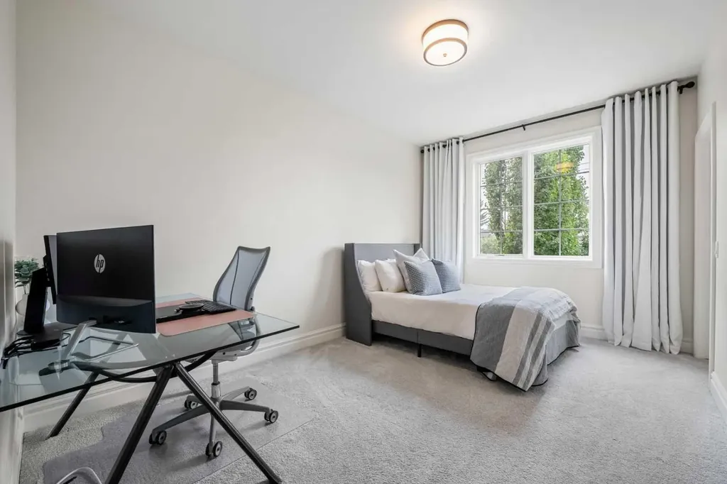 1716 50 Avenue SW Calgary AB T2T 2W1