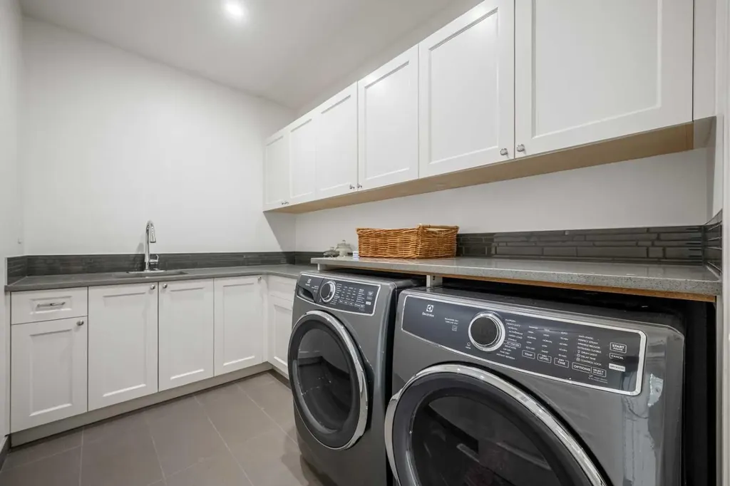 1716 50 Avenue SW Calgary AB T2T 2W1