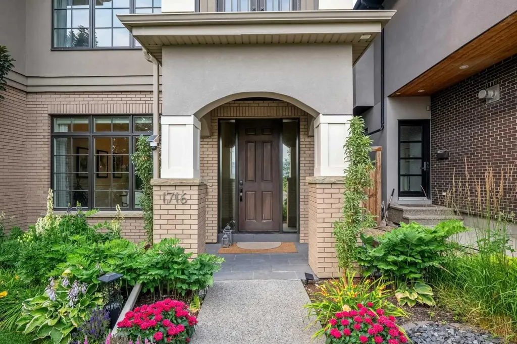1716 50 Avenue SW Calgary AB T2T 2W1