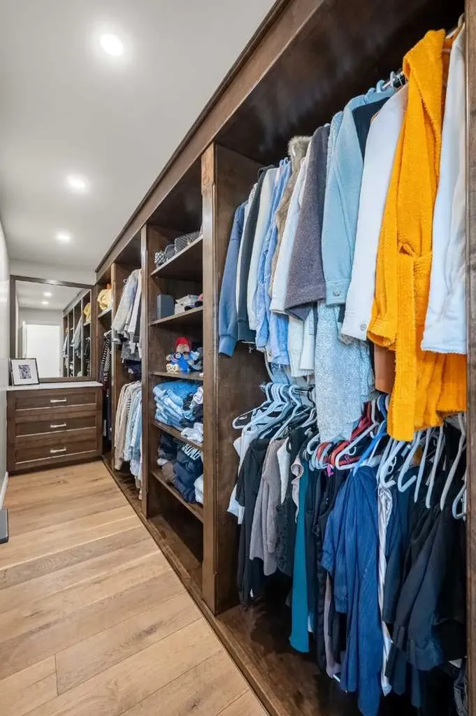 1716 50 Avenue SW Calgary AB T2T 2W1