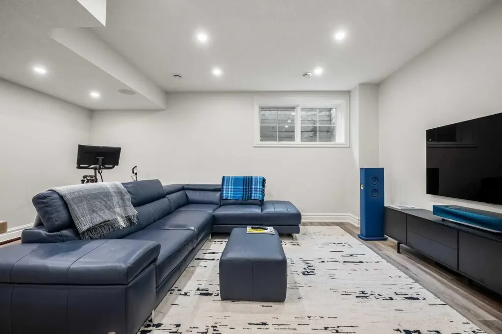 1716 50 Avenue SW Calgary AB T2T 2W1