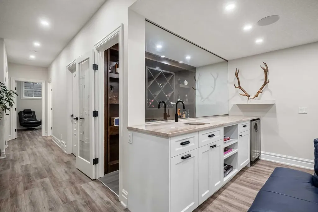 1716 50 Avenue SW Calgary AB T2T 2W1