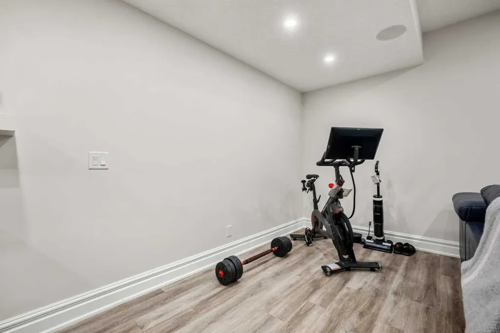 1716 50 Avenue SW Calgary AB T2T 2W1