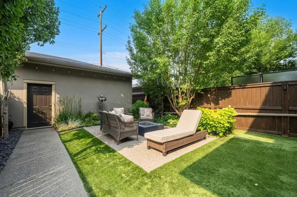 1716 50 Avenue SW Calgary AB T2T 2W1