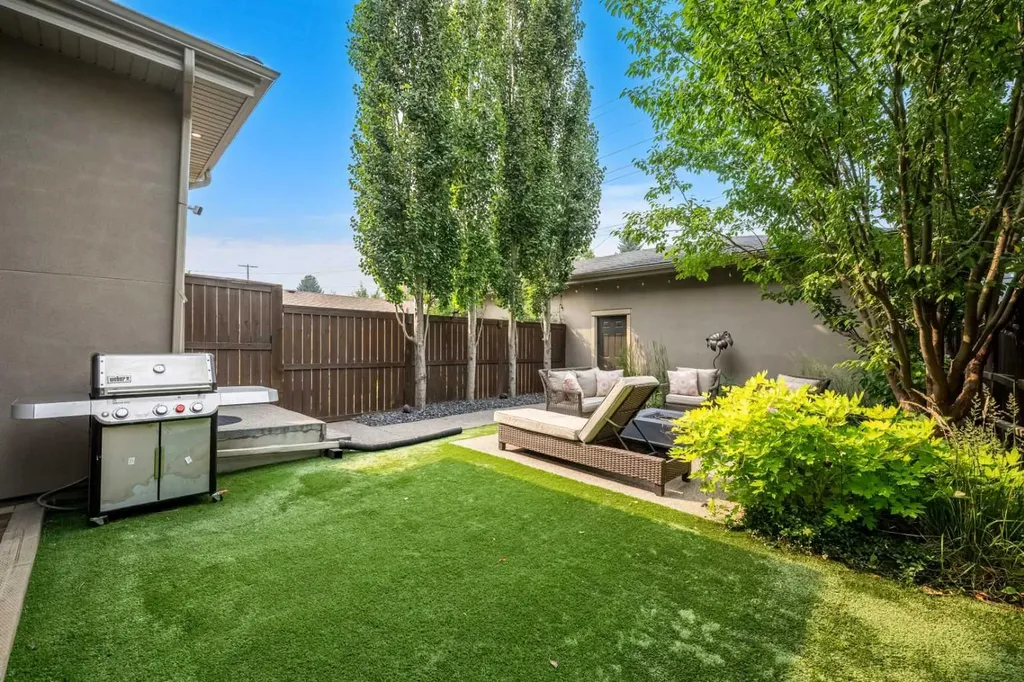 1716 50 Avenue SW Calgary AB T2T 2W1