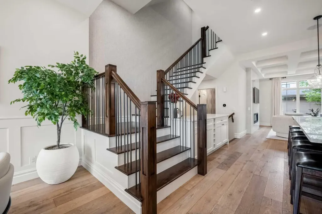 1716 50 Avenue SW Calgary AB T2T 2W1