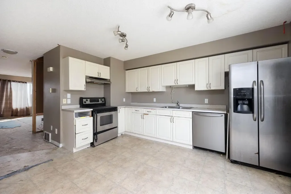 201 Arabian Drive Fort Mcmurray AB T9H 5R5