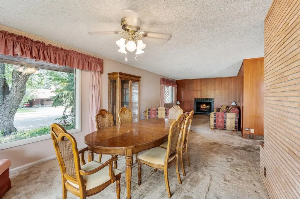 1301 15 Avenue S Lethbridge AB T1K 0W4