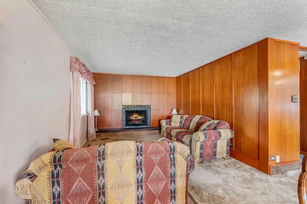 1301 15 Avenue S Lethbridge AB T1K 0W4