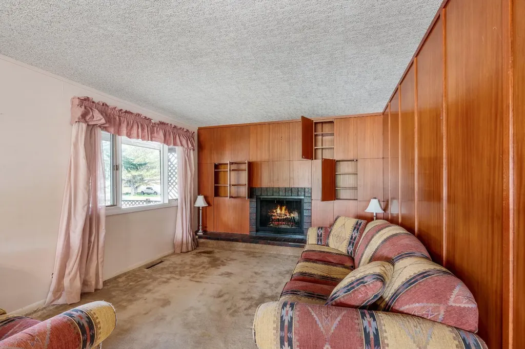 1301 15 Avenue S Lethbridge AB T1K 0W4