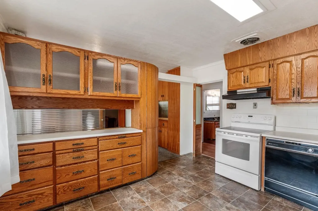 1301 15 Avenue S Lethbridge AB T1K 0W4