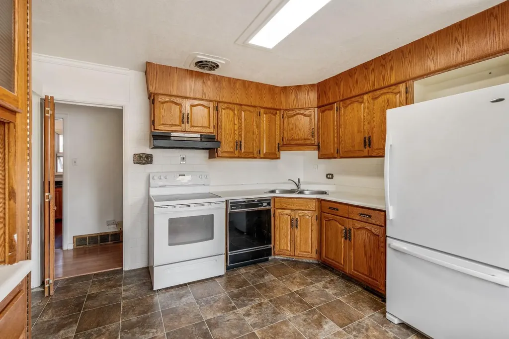 1301 15 Avenue S Lethbridge AB T1K 0W4