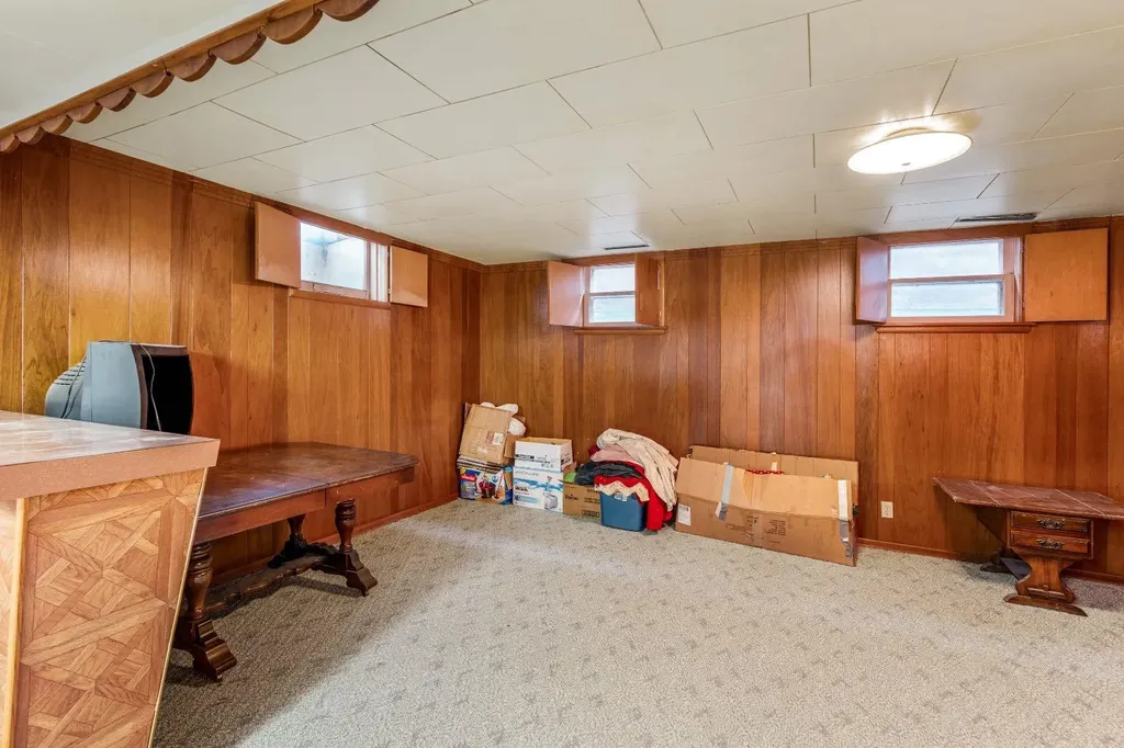 1301 15 Avenue S Lethbridge AB T1K 0W4