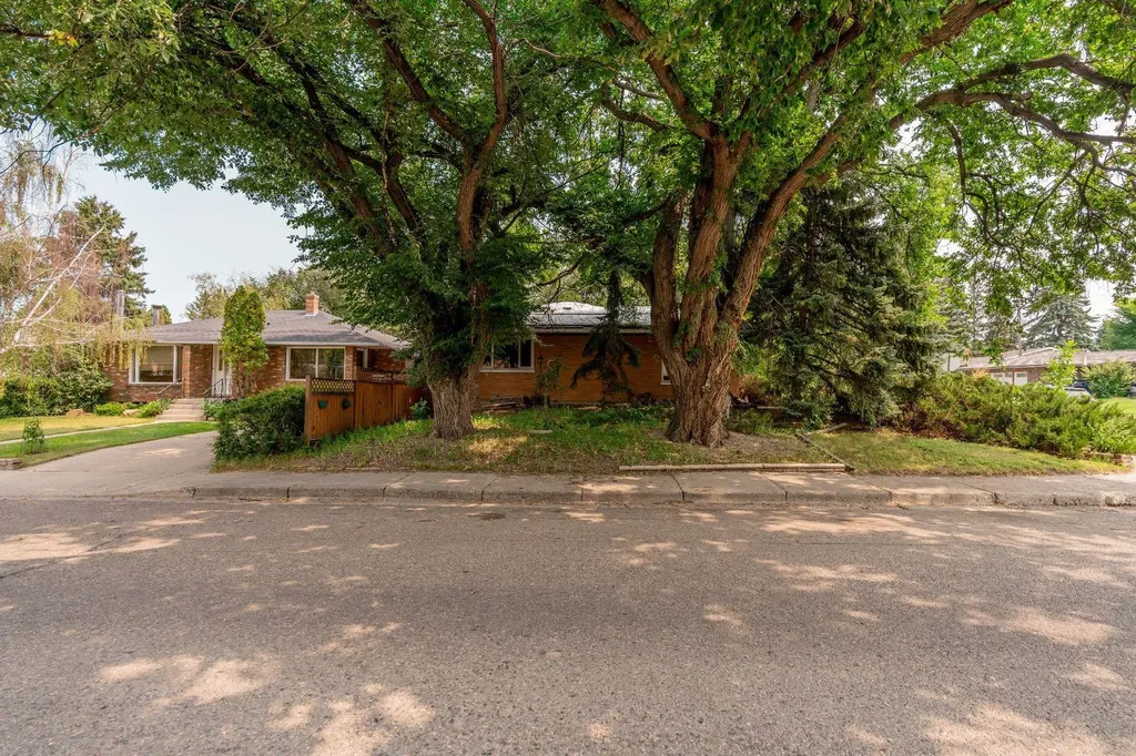 1301 15 Avenue S Lethbridge AB T1K 0W4
