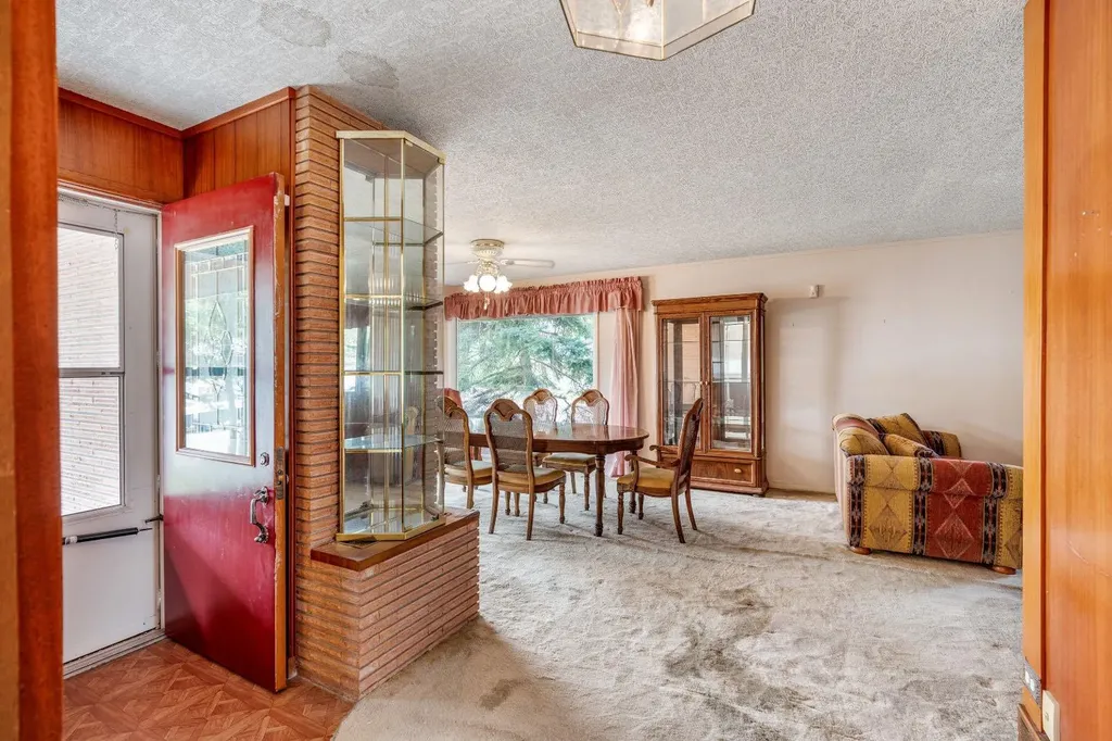 1301 15 Avenue S Lethbridge AB T1K 0W4