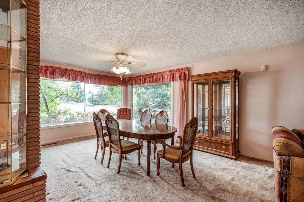1301 15 Avenue S Lethbridge AB T1K 0W4