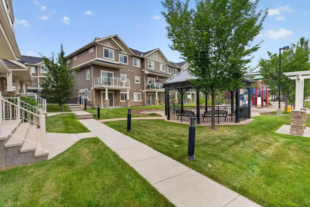 558 Evanston Manor NW Calgary AB T3P 0R8