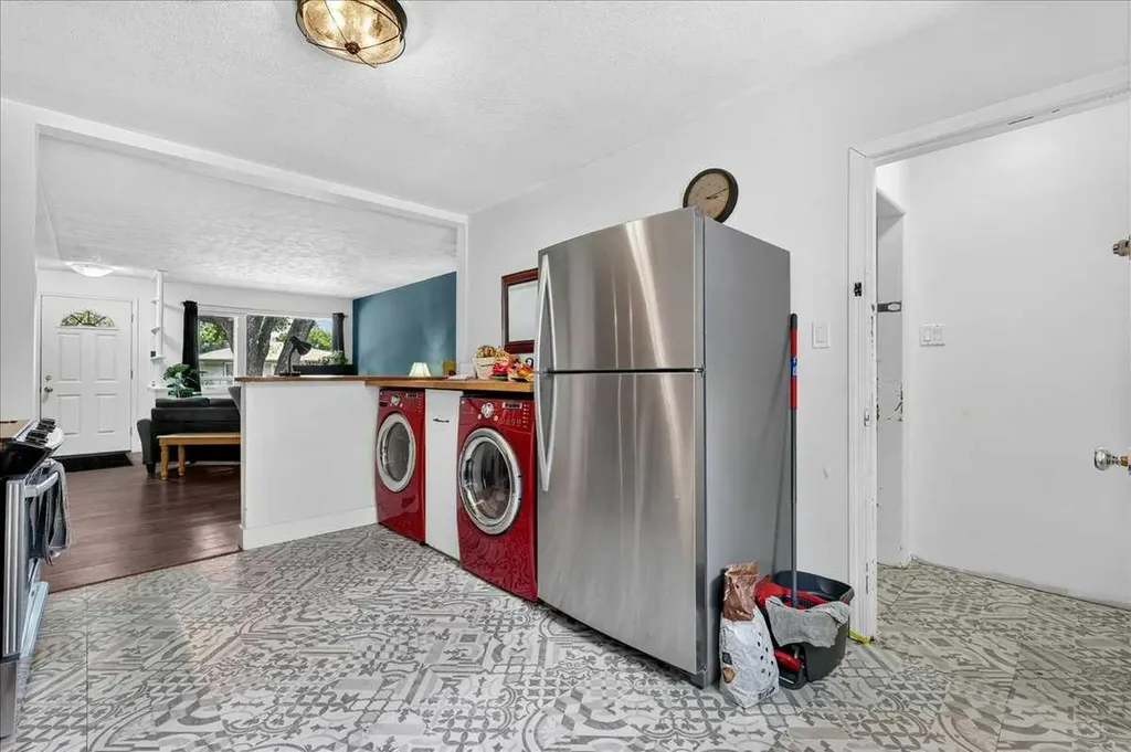 1944 10 Avenue NE Calgary AB T2E 0Y5