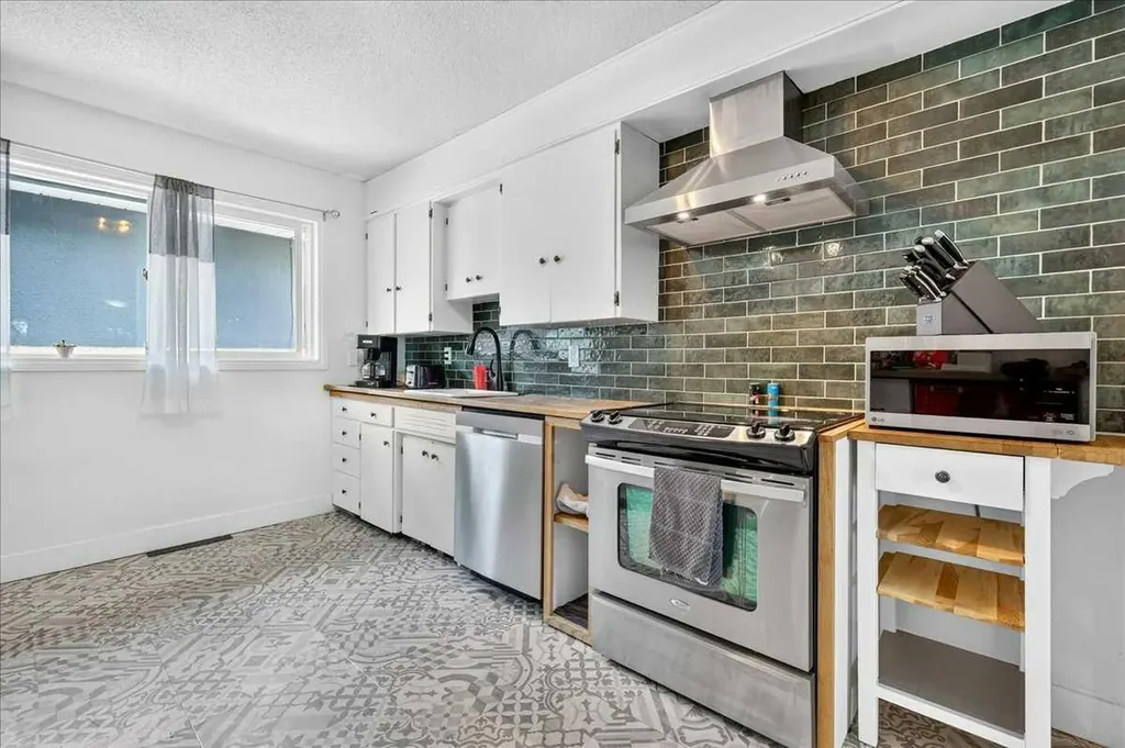 1944 10 Avenue NE Calgary AB T2E 0Y5