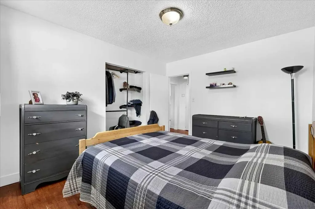 1944 10 Avenue NE Calgary AB T2E 0Y5