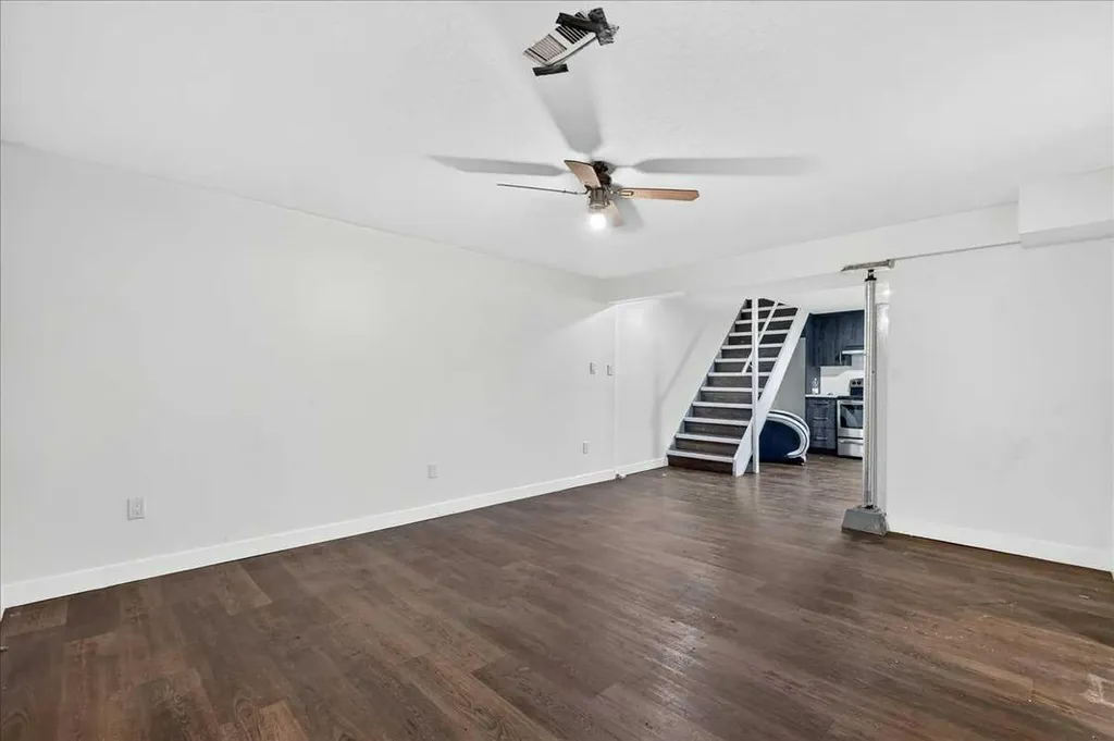 1944 10 Avenue NE Calgary AB T2E 0Y5