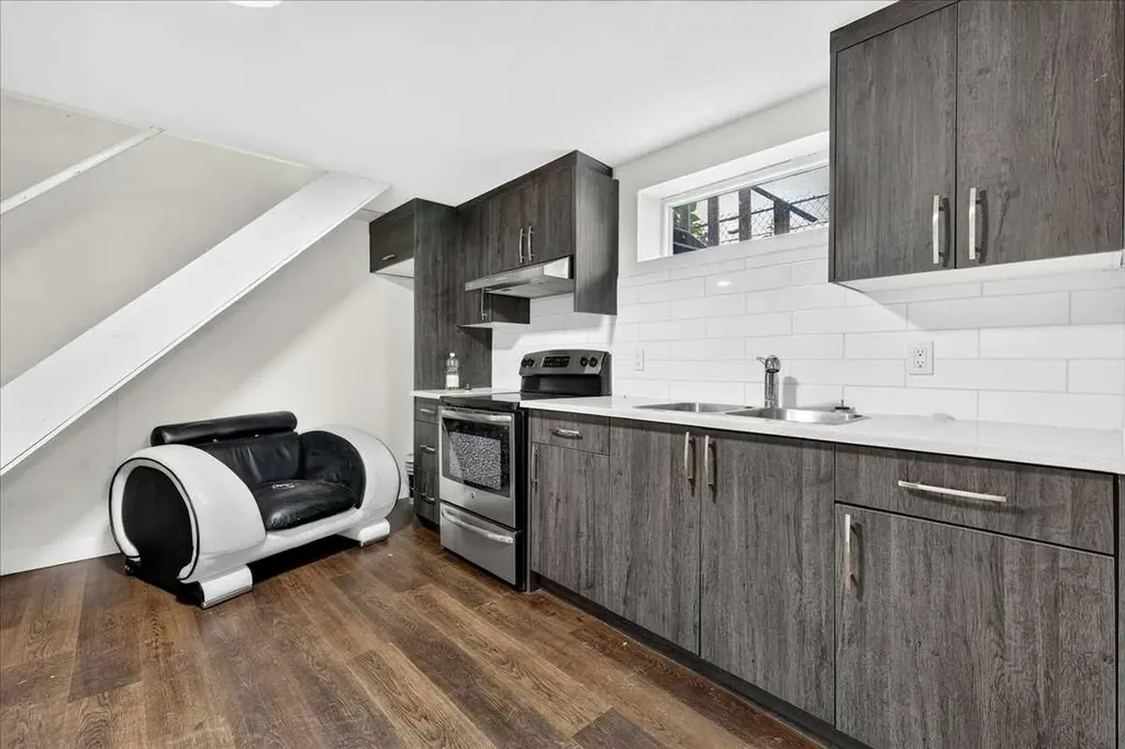 1944 10 Avenue NE Calgary AB T2E 0Y5