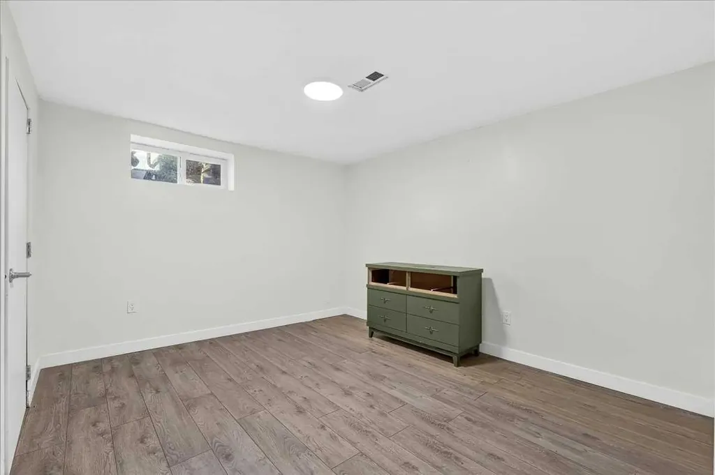 1944 10 Avenue NE Calgary AB T2E 0Y5