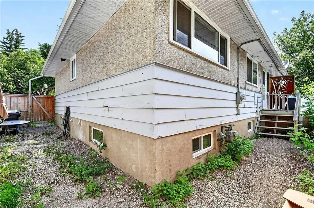 1944 10 Avenue NE Calgary AB T2E 0Y5
