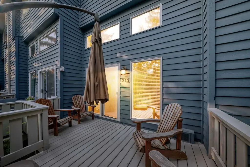 213 Point Mckay Terrace NW Calgary AB T3B 5B6