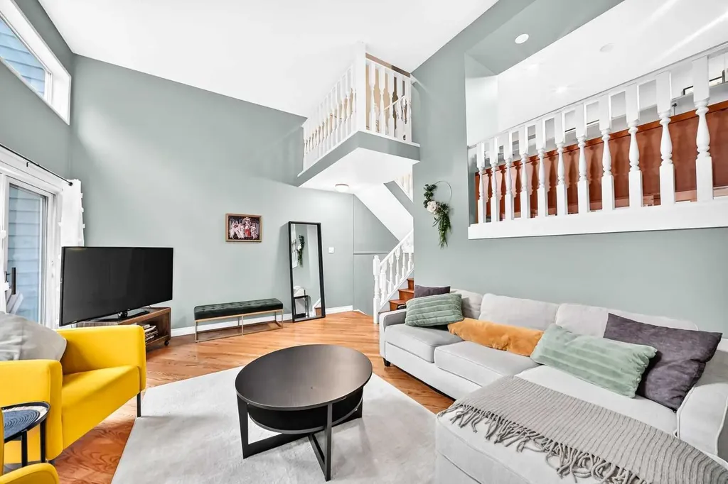 213 Point Mckay Terrace NW Calgary AB T3B 5B6