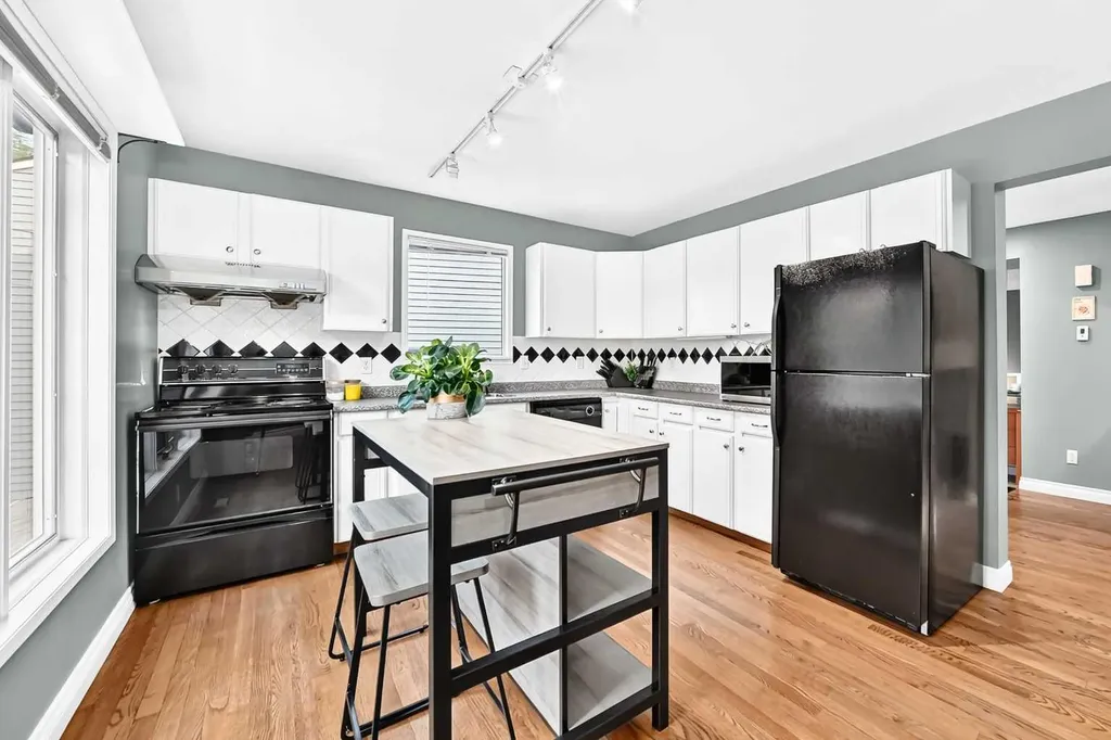 213 Point Mckay Terrace NW Calgary AB T3B 5B6