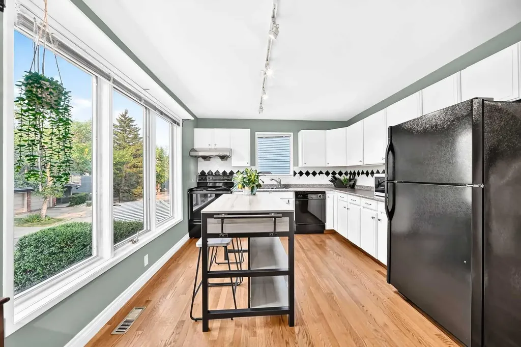 213 Point Mckay Terrace NW Calgary AB T3B 5B6