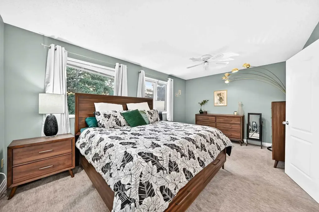 213 Point Mckay Terrace NW Calgary AB T3B 5B6
