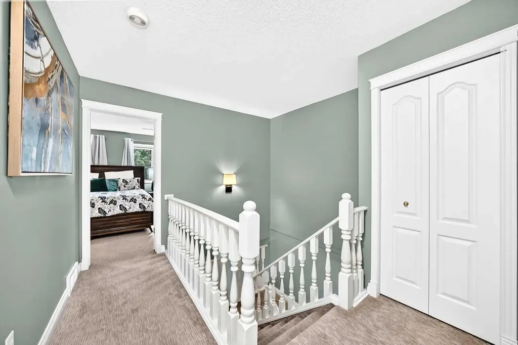 213 Point Mckay Terrace NW Calgary AB T3B 5B6