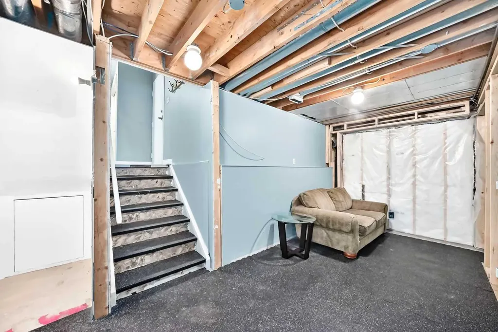 213 Point Mckay Terrace NW Calgary AB T3B 5B6