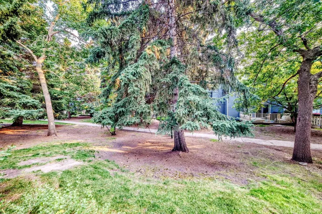 213 Point Mckay Terrace NW Calgary AB T3B 5B6