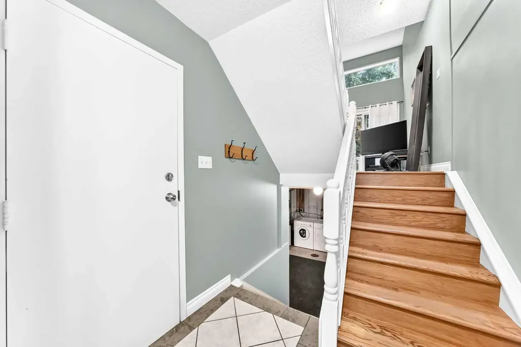213 Point Mckay Terrace NW Calgary AB T3B 5B6