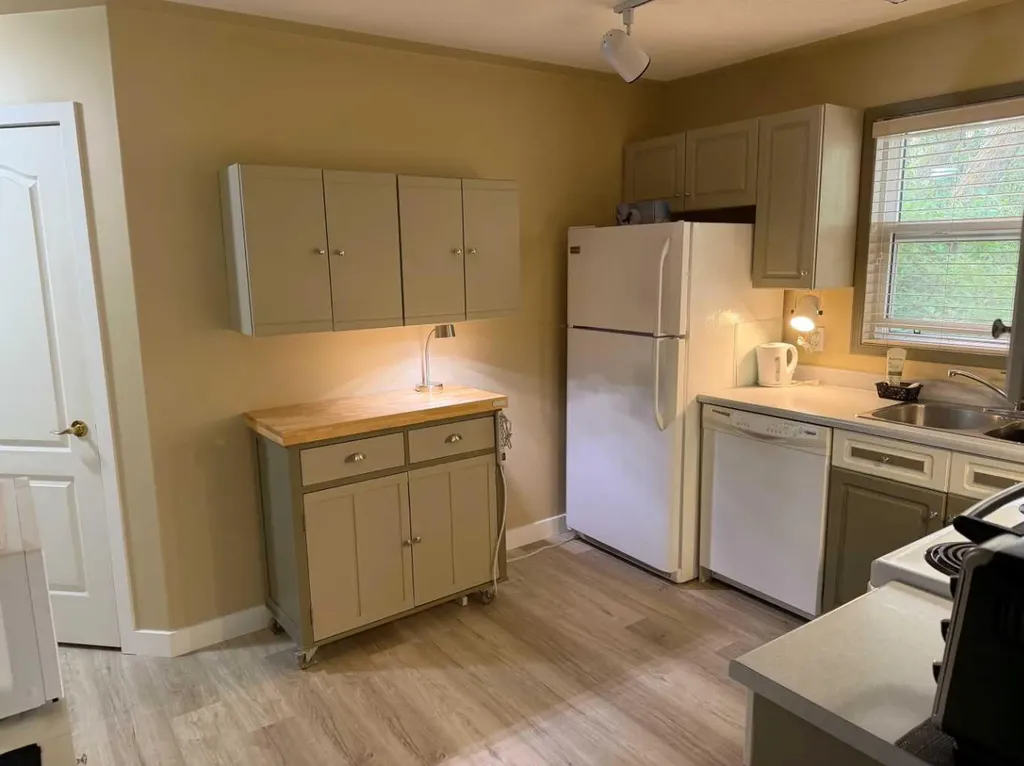 5435 Lakeshore Dr, Sylvan Lake AB T4S 1T2