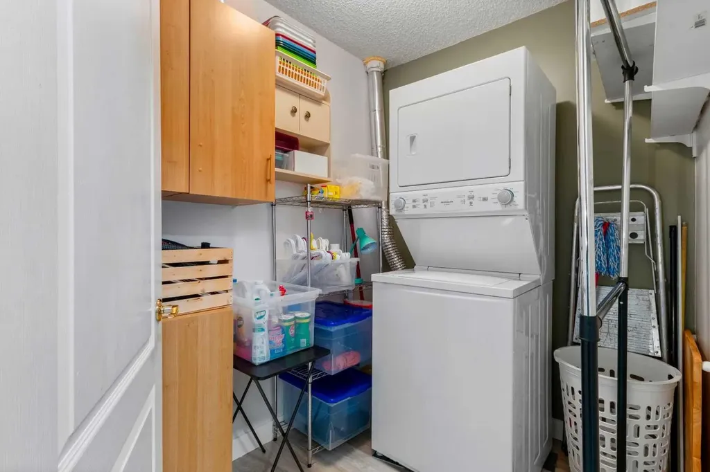 5435 Lakeshore Dr, Sylvan Lake AB T4S 1T2