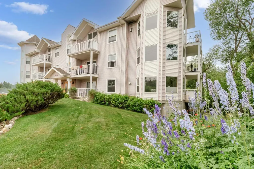 5435 Lakeshore Dr, Sylvan Lake AB T4S 1T2