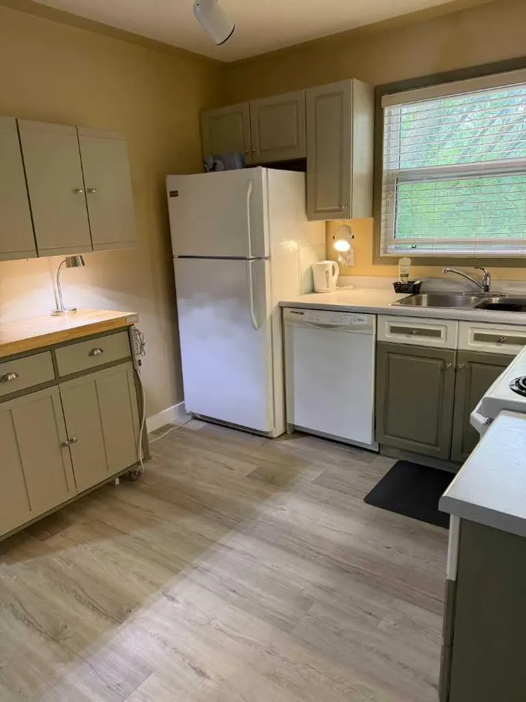 5435 Lakeshore Dr, Sylvan Lake AB T4S 1T2