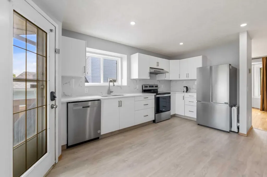 226 Sandstone Drive NW Calgary AB T3K 3B9