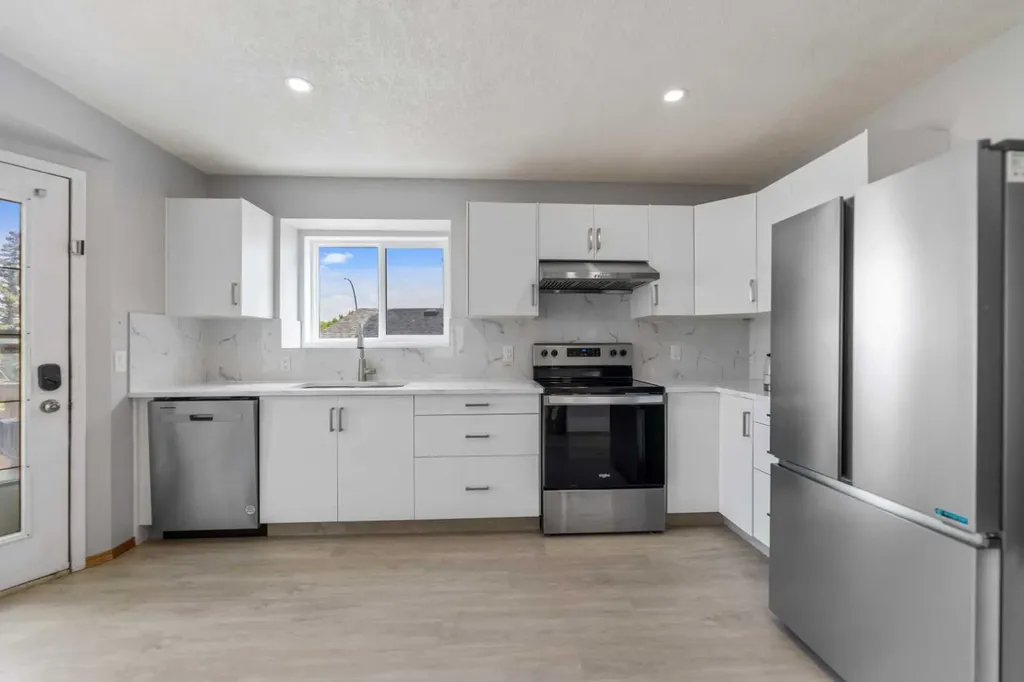 226 Sandstone Drive NW Calgary AB T3K 3B9