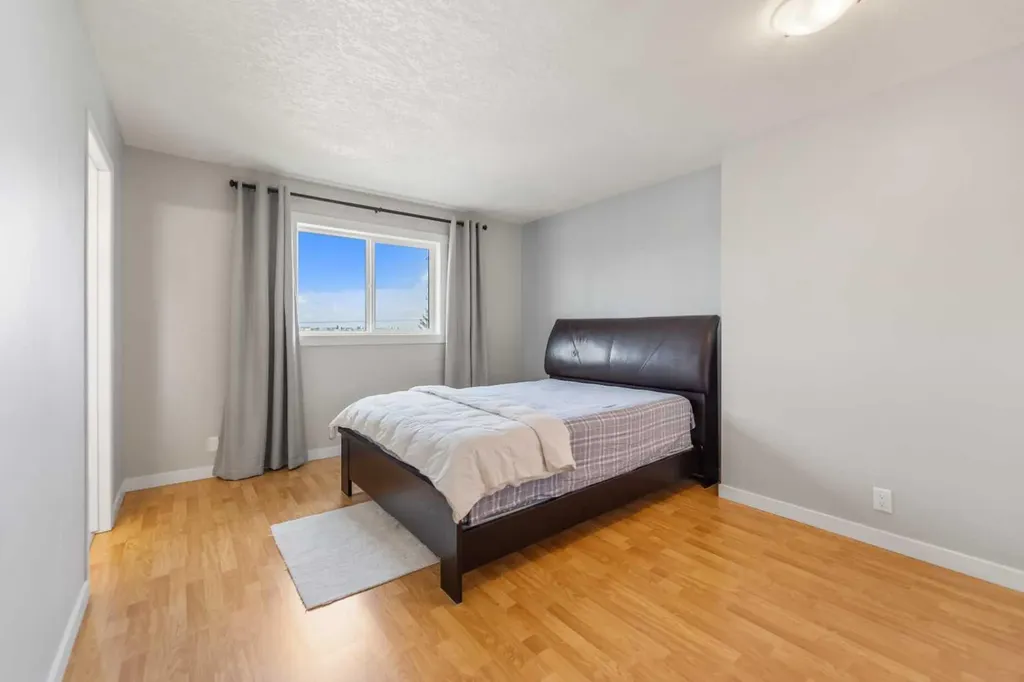 226 Sandstone Drive NW Calgary AB T3K 3B9